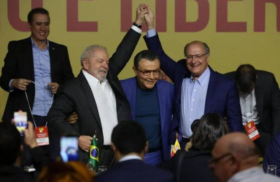 Lula chama de 'idiotice' ataques repetidos de Bolsonaro às urnas eletrônicas